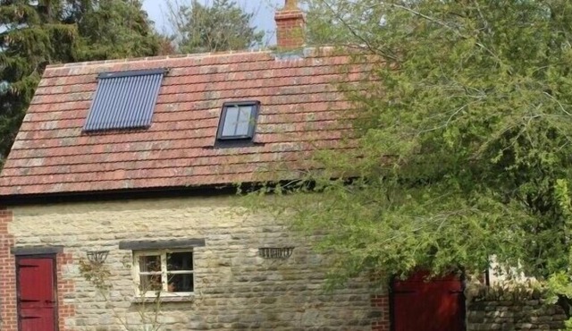 CHARMING FARM COTTAGE NR OXFORD, LARGE PRIVATE GARDEN, VIEWS OVER FARMLAND