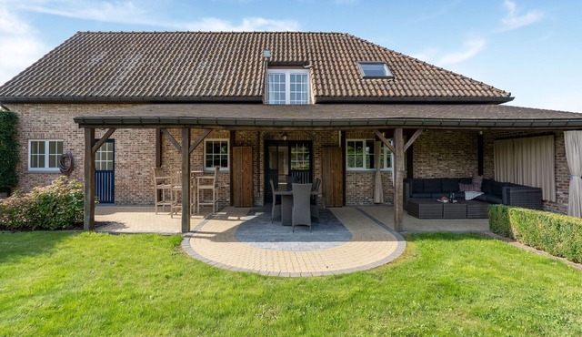 Charming farmhouse for 18 guests