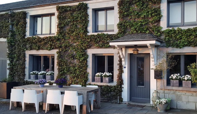 Charming Garden Holiday Home for 6