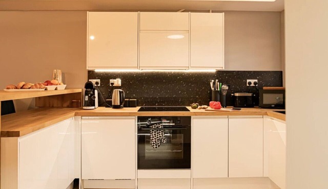 Charming House - Sleeps 4 - Free Parking