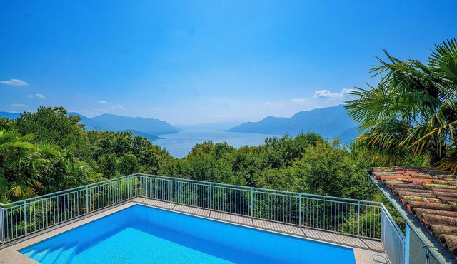 Charming house with 6 rooms, panoramic views over Lake Maggiore and pool - tranquillity meets views
