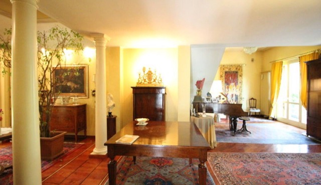 Charming large apartment