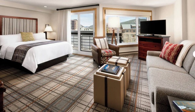 Charming slope side resort in marvelous Breckenridge with WiFi, fitness room