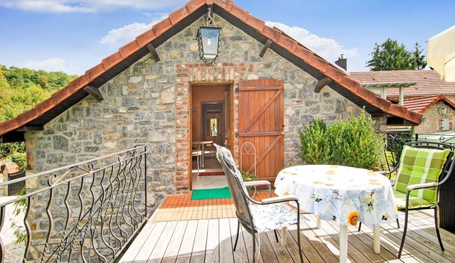 Charming Stay Near Forests
