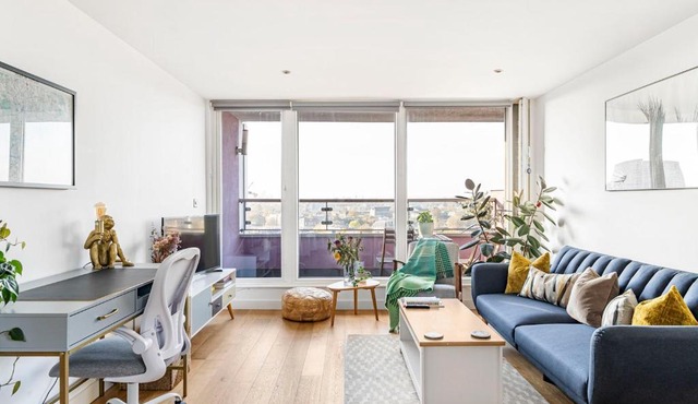 Charming Stay with a Balcony in Bow - Pass the Keys