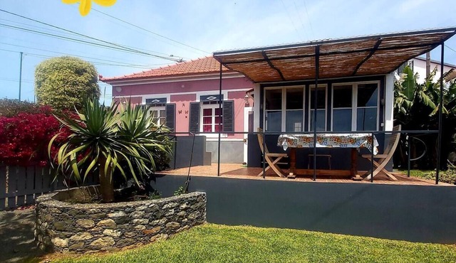 Charming three bedroom cottage with a pretty garden and free private parking