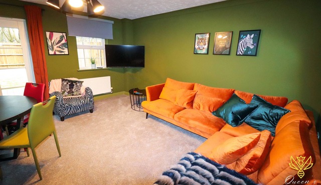 Cheerful Queens Quarters Boutique Rooms