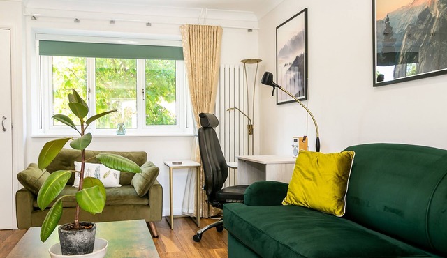 Cherry Tree Cottage | Bicester Holiday Let | 3 Beds & Sleeps 5