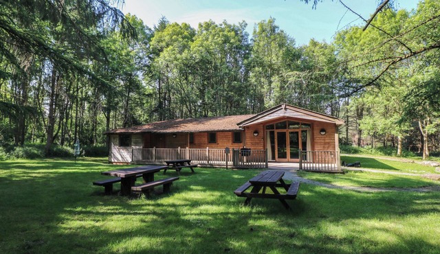 CHESTNUT LODGE, family friendly, with a garden in Rosliston