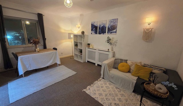 Chic 1BDR Apartment near Stratford, Westfield