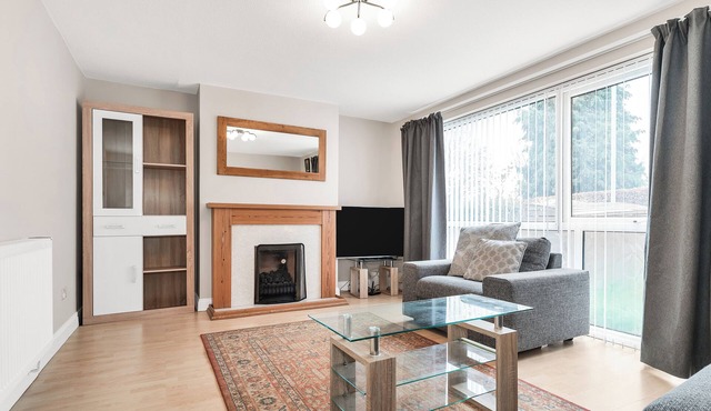 Chic 2-Bed Home with Garden-15min to City Center