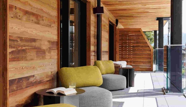 Chic 2 Bedroom condo in Madonna di Campiglio W/Hot tub & Sauna. PET FREE ZONE!