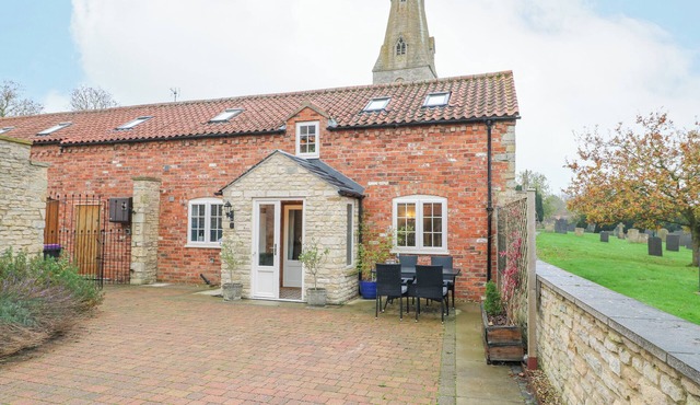 CHURCH BARN, pet friendly, with open fire in Grantham