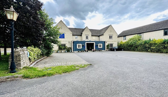 Churchill Court | Private 11Bed | Blenheim&Oxford | Sleeps 24 Perfect for Groups
