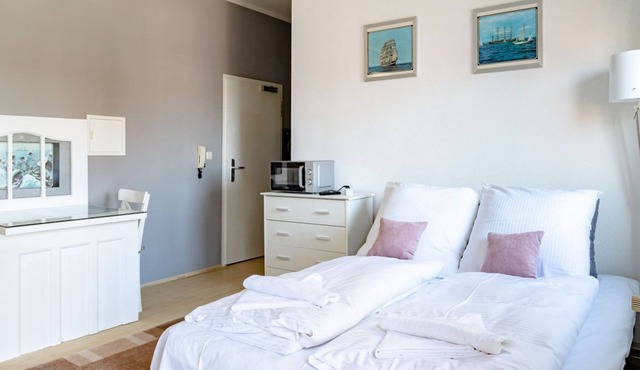 Classically modern furnished vacation apartment right in the heart of Warnemünde.