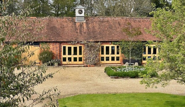 Clock Tower - 2 Bed Pretty Unique Barn with Indoor Pool