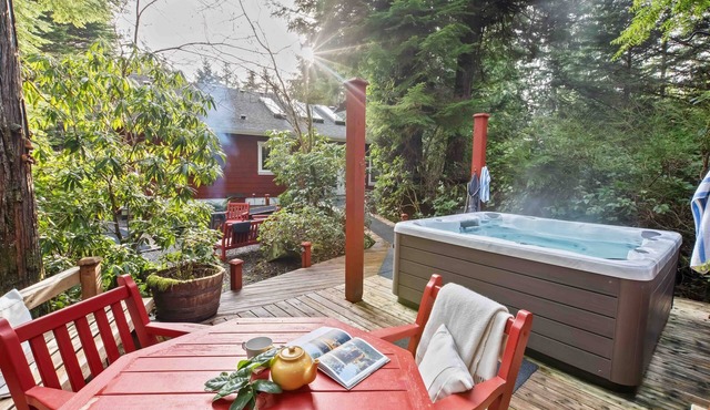 Coastal Haven-N Chesterman Beach, Hot Tub, Surf!