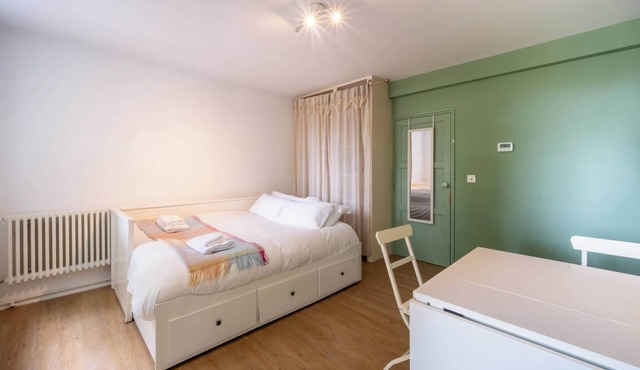 Colourful Studio Flat in Haggerston