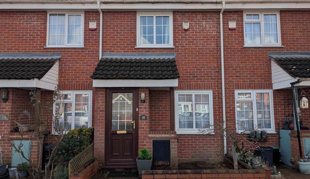 Comfortable 2-Bedroom House in Hayes