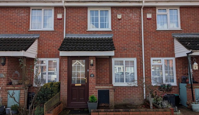 Comfortable 2-Bedroom house with free parking