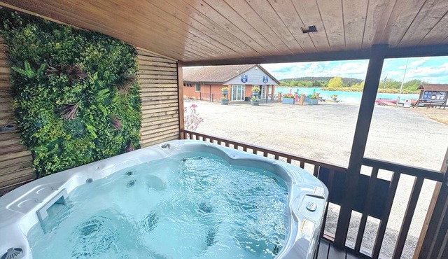Comfortable lodge that sleeps four people, ideal for families.