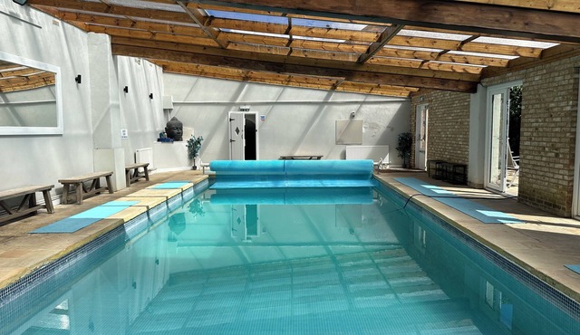 Comfortable luxury, swimming pool and gym, near Silverstone Circuit and Althorp.