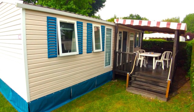 Comfortable mobile home for 4 to 8 people, quiet and surrounded by nature.