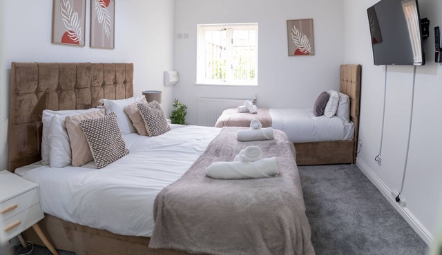 Comfortable Stay At Sangha Walk Sleeps 9 Free Parking