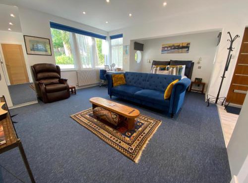Comfy, Peaceful Flat, Free Off Street Parking!