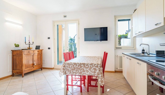 Como Lake Nest - One Bedroom Apartment, Sleeps 4