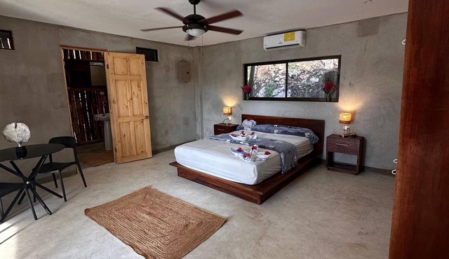 Concrete Jungle Studio with Outdoor Kitchen – 4 Min to Beach