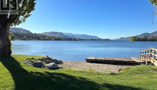 CONDO ON THE LAKE!! Perfect for families, wine lovers and golf enthusiasts!