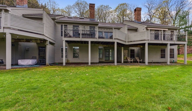 Condo with Sauna & Golf Views, Fox Hollow