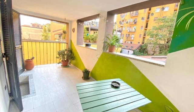 Conte Rosso House, with double terrace, a stone's throw from STation and Metro Lambrate