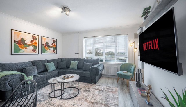 Contractor 4-Bed | FREE Parking | Wi-Fi | Hemel