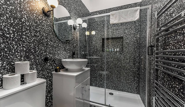 Convenient 2BR 2BA/near Tube Station