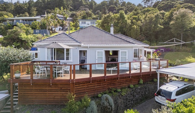 Coro Harbour View - Coromandel Holiday Home
