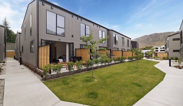 Coronet Adventure Villa | Arthurs Point Stay Near Ski & Hot Pools