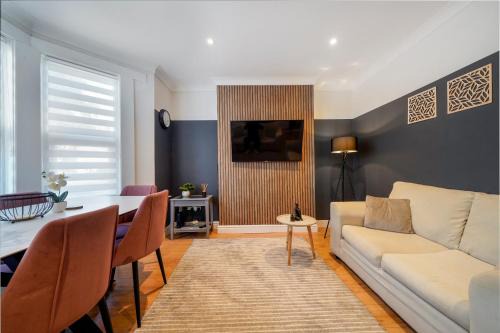 Cosy 5BR Contractor Accommodation in Bedford, Easy Access to Sites