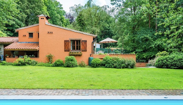 Cosy and snug holiday home with joint swimming pool