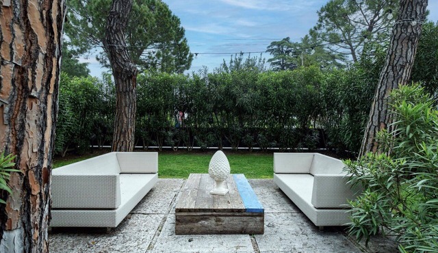 Cosy apartment with hot tub, WIFI, sauna, A/C, TV, terrace and pets allowed, close to Sirmione