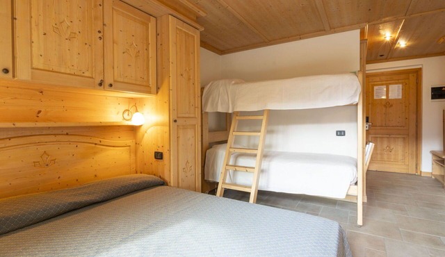 Cosy apartment for 4 guests with hot tub, WIFI, TV, terrace, pets allowed and panoramic view