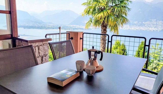 Cosy apartment for 5 people with pool, WIFI, TV and patio