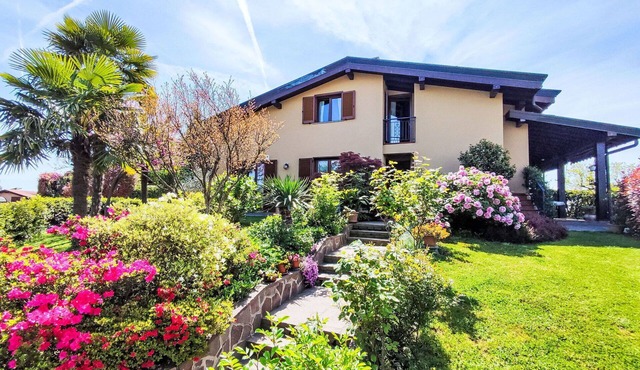 Cosy apartment for 5 guests with WIFI, A/C, TV, balcony and panoramic view