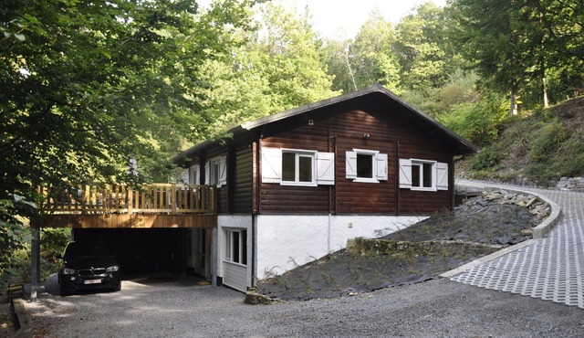 Cosy Chalet in Odeigne with Jacuzzi