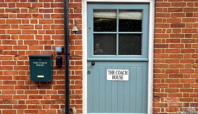 Cosy cottage in rural village just outside London