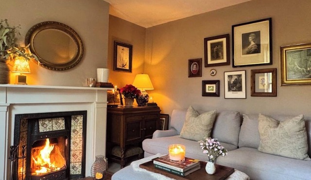 Cosy Country Cottage with Open Fire Near Cotswolds