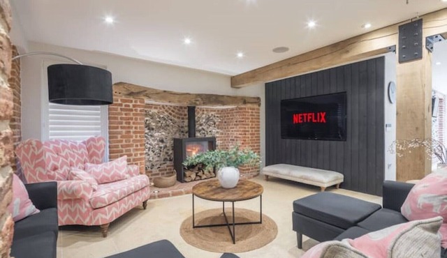 Cosy Countryside escape with hot-tub.Perfect family break/Entertaining friends!