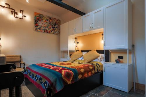 Cosy countryside retreat - Pogo