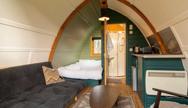 Cosy Rural Cabin with Electric Hot Tub